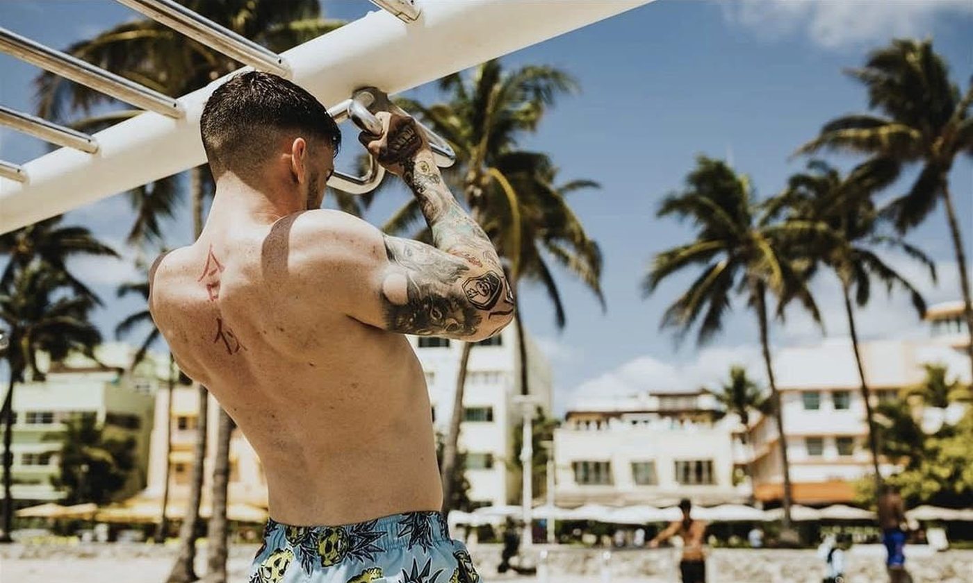 Coach Master Vein training on outdoor bars at Miami Beach, palm trees and art-deco buildings behind