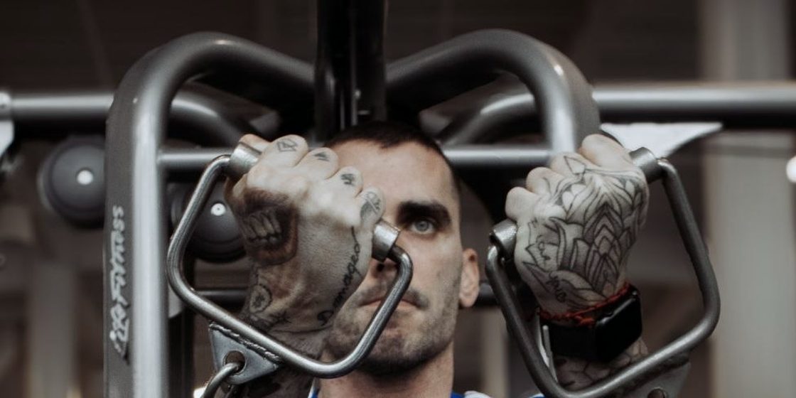 Close grip on cable handles at face height, coaching detail